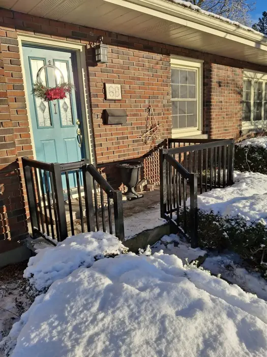 Aluminum railing by AVS Contracting